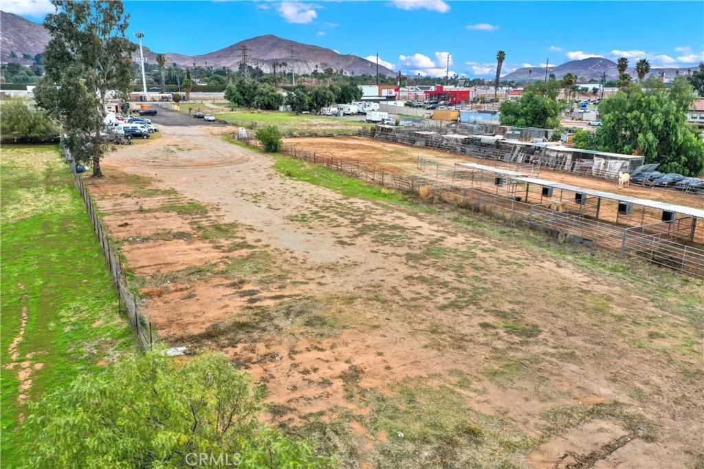 7081 Valley Way, Jurupa Valley, California 92509 home-pic-2